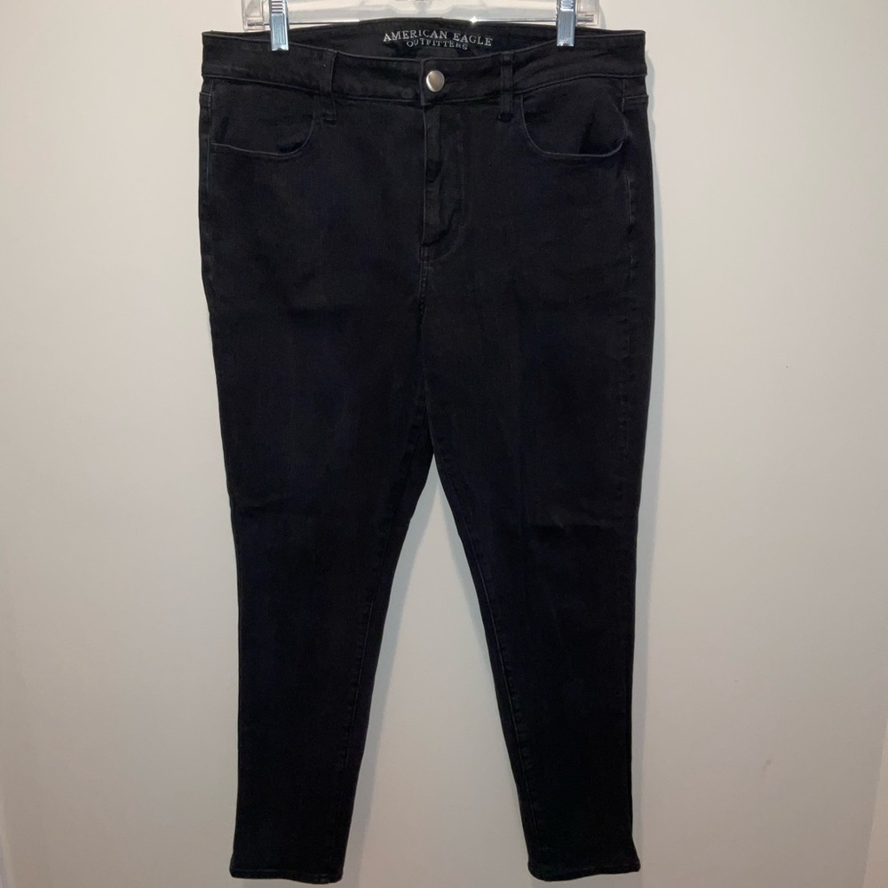 LIKE NEW AMERICAN EAGLE WOMENS BLACK SKINNY JEANS SIZE 16
